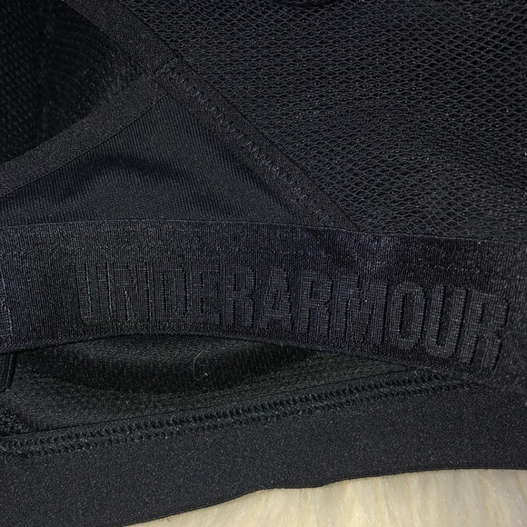 Under Armour sports bra with bra clasp and mesh racer back w/ padding, like new! - Picture 6 of 7
